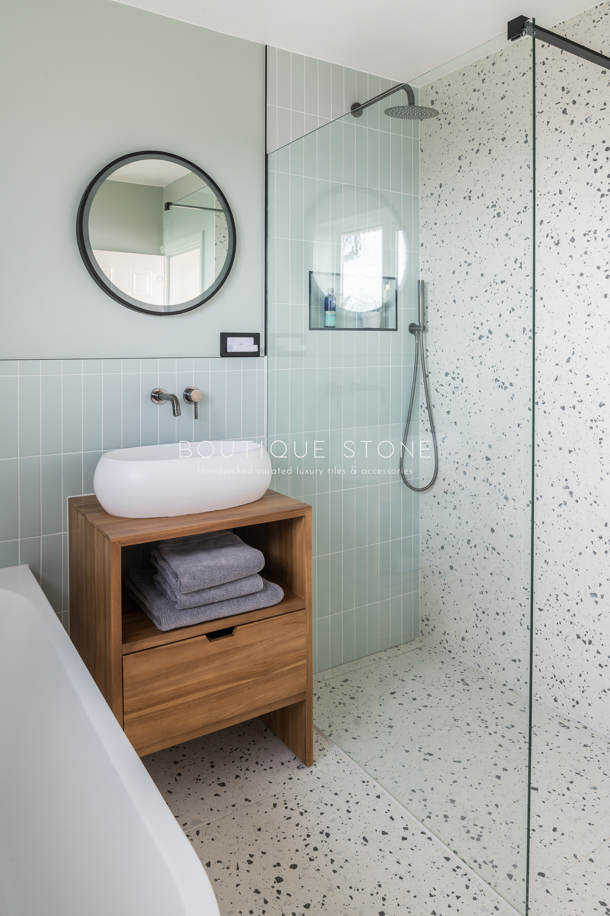 Small Bathroom Design Ideas That Feel Spacious & Luxurious